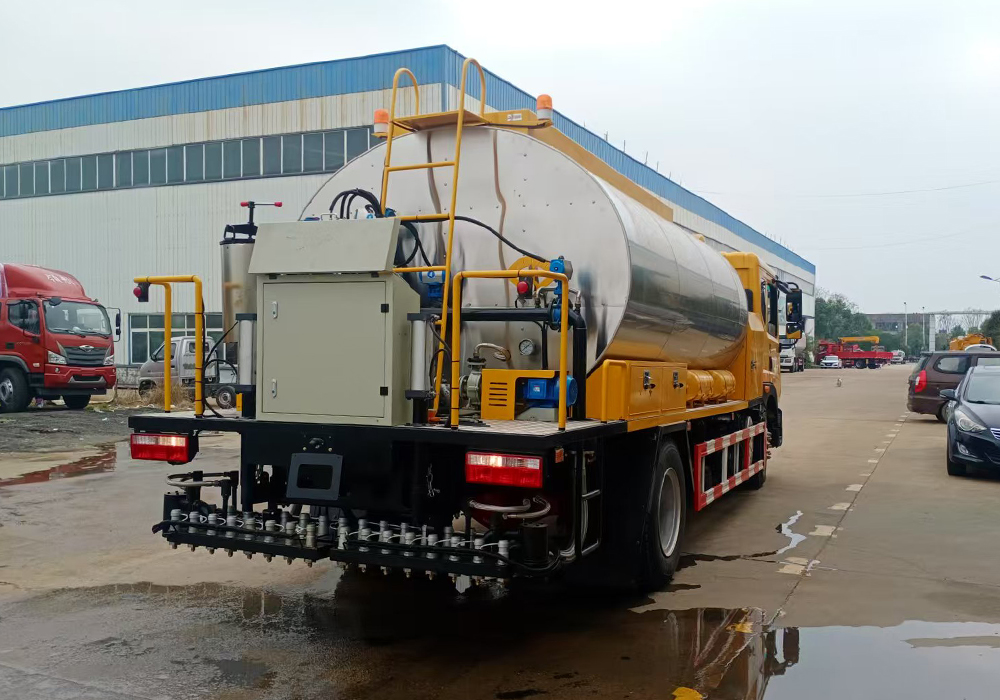 12噸東風(fēng)多利卡(全功率)智能瀝青灑布車