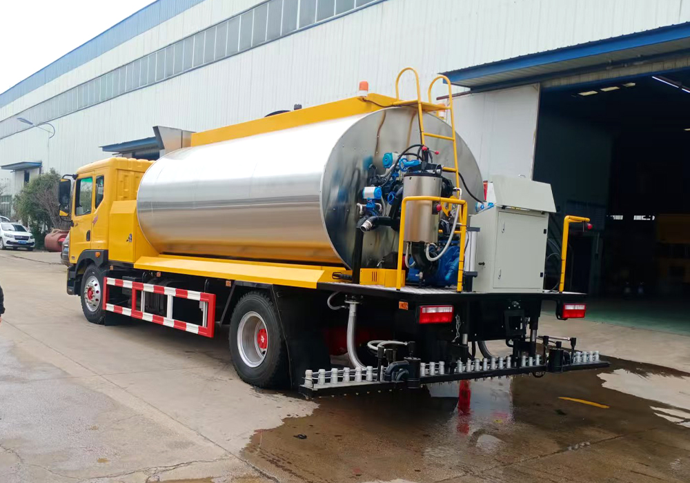 12噸東風(fēng)多利卡(全功率)智能瀝青灑布車